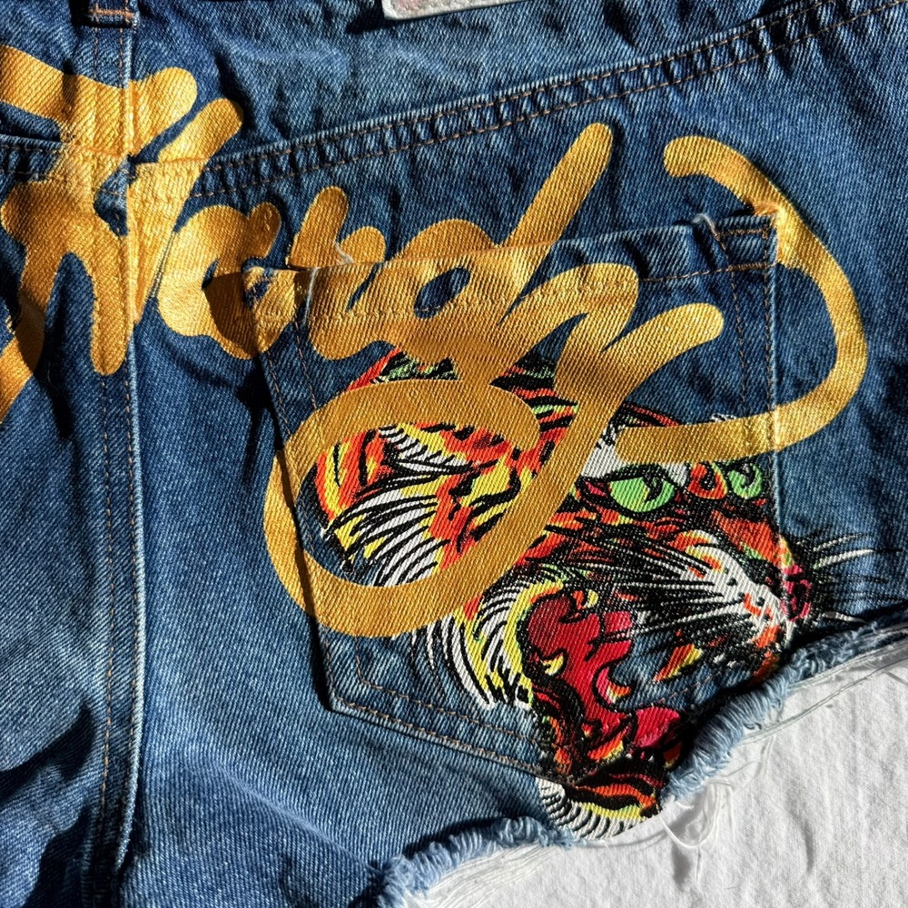 Vintage Ed Hardy Denim Cutoff Shorts Screaming Tiger Graphic Y2K Blue Size M - Picture 14 of 14